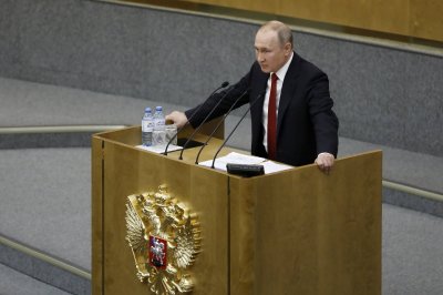 Руският президент Владимир Путин е поискал разрешение от парламента да