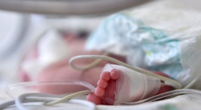 В Сливен: Връзват бебета в болницата