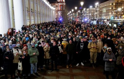 В десетки руски градове протестират срещу агресията над Украйна