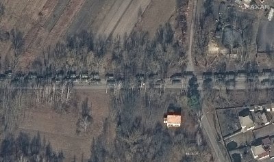 Нови сателитни снимки показват че огромен конвой на руските сухопътни
