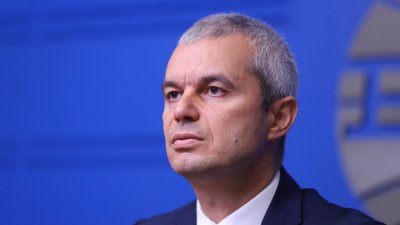 Възраждане поиска оставката на целия кабинет след като Кирил Петков
