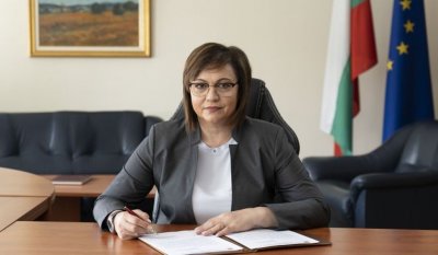 Вицепремиерът и министър на икономиката Корнелия Нинова изпраща търговския представител