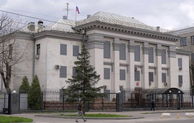 Руското посолство в Киев започна да евакуира служителите си съобщи