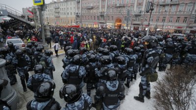Масови арести на антивоенни протести в Русия
