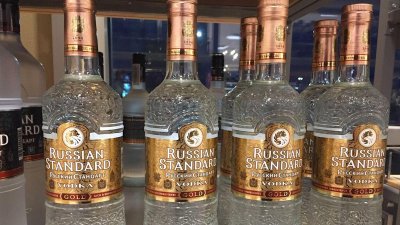 Финландският алкохолен монополист Alko преустановява продажбата на руски продукти в