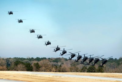 Американски хеликоптери "Апачи" пристигнаха в Латвия