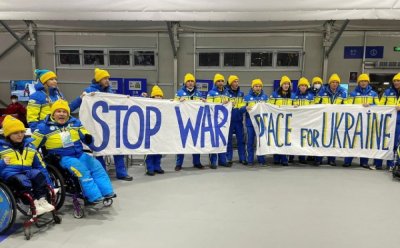 С призив "Спрете войната, мир за Украйна" откриха зимните параолимпийски игри в Пекин