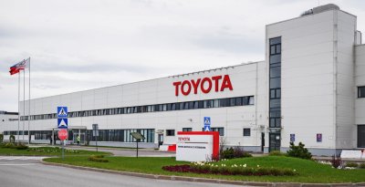 Японският автомобилен концерн Тойота Toyota обяви че спира производството в