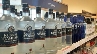 Руската водка беше изтеглена от продажба в много британски магазини