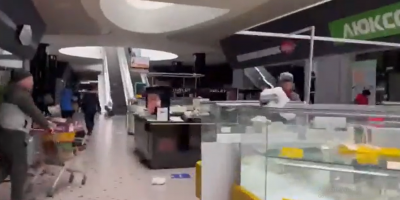 Ето как се разграбва най-големият мол в Мариупол (Видео)