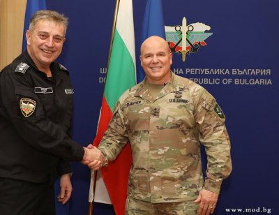 Началникът на отбраната адмирал Емил Ефтимов се срещна вчера с