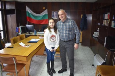 11 годишната Божидара Трифонова намери портфейл с пари и го предаде