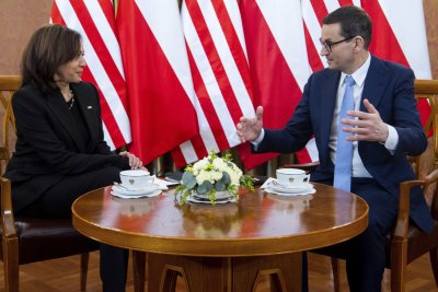 Камала Харис похвали Полша за приема на 1 милион украински бежанци