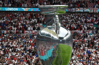 УЕФА иска да увеличи броя на участниците във финалите на