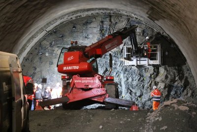Авария в електрозахранването прекъсна осветлението на тунел Железница по пътя