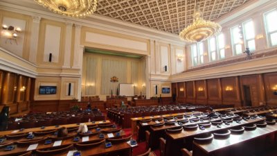 Депутатите ще се съберат на извънредно заседание днес В дневния