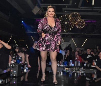 Поп фолк певицата Деси Слава отнесе доста критики заради избора