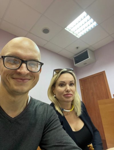 Смелата руска журналистка Марина Овсянникова която в понеделник вечерта се