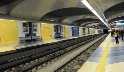 Закъсал влак забави движението на метрото в София