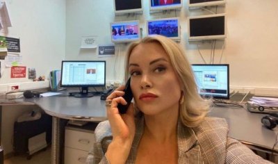 Руската журналистка Марина Овсянникова която нахлу в студио на държавната телевизия