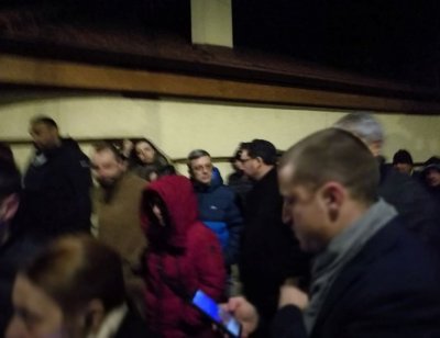 Пред дома на Бойко Борисов в Банкя са се събрали