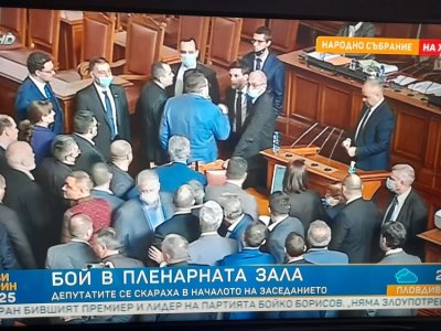 Депутатите за малко да стигнат до бой в парламента преди