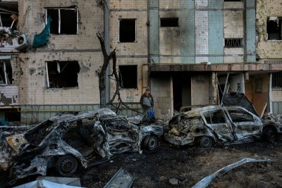 Украинските сили заявиха че са превзели стратегически важното предградие на Киев