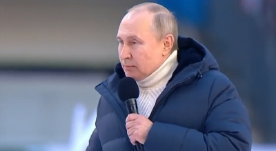 Руският президент Владимир Путин излезе на сцената на стадион Лужники