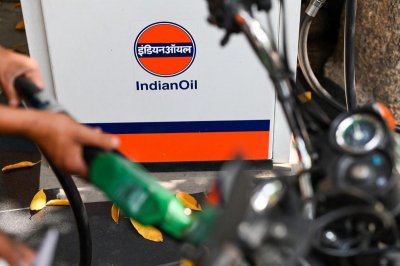 Държавната индийска петролна корпорация купи три милиона барела суров петрол от