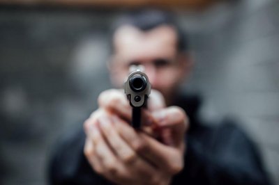 Мъж е задържан за възпроизведен изстрел в заведение в Кюстендил съобщиха от полицията Сигналът е подаден