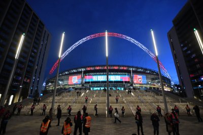 Футболната асоциация на Англия обяви че ще помогне на феновете