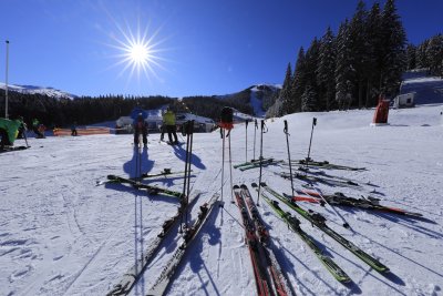 50 в надпреварата на 56-ото първенство по ски за журналисти в Банско