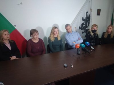 Лидерът на партия Възраждане Костадин Костадинов призова правителството спешно да