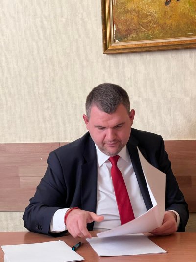 Депутатът от ДПС Делян Пеевски би тъпана че с пращането