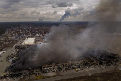 Руските сили са бомбардирали днес военното летище в град Староконстантинов