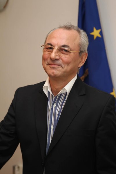 Лидерът на ДПС Мустафа Карадайъ поздрави емоционално почетния председател на