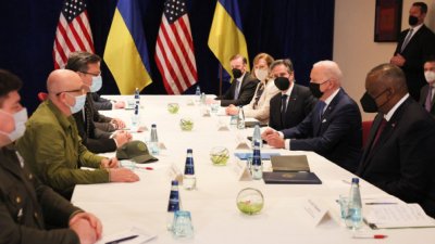 Американският президент Джо Байдън се срещна в полската столица Варшава