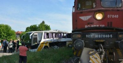 Товарен влак размаза фолксваген пасат в Симеоновград Катастрофата станала преди