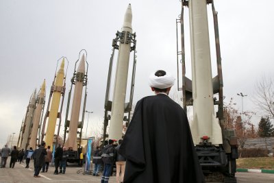 Иран разкри три нови ракети с прецизно насочване