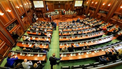 Дебати за разпускане на парламента в Косово