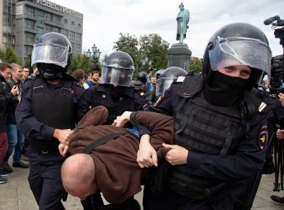 Германия поиска от Русия да спре да арестува протестиращи