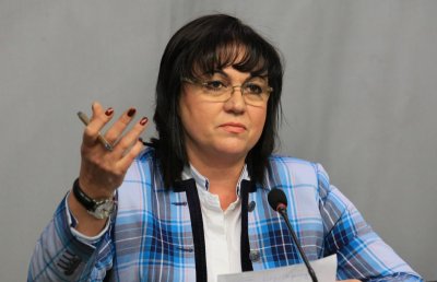 Лют спор между политическите опонентки Корнелия Нинова и Десислава Атанасова