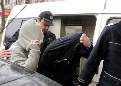Двама души са задържани при операция на полицията в Граф