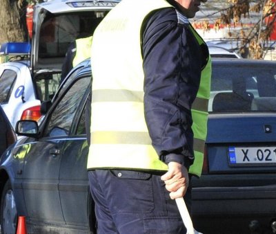 Столичен пътен полицай е арестуван за подкуп от шофьор при