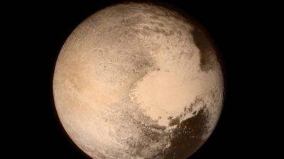 Странни формирования на повърхността на Плутон каквито не са наблюдавани досега