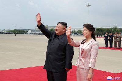 Северна Корея чества 10 години власт на Ким Чен-ун