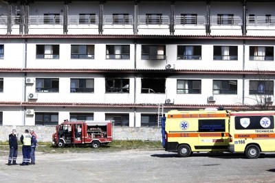 Най малко един човек е загинал при пожар в болница в