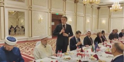 Вечеря ифтар за началото на свещения месец Рамазан даде лидерът