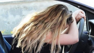 Млада и порядъчно пияна украинка управлявала автомобил в кюстендилска регистрация