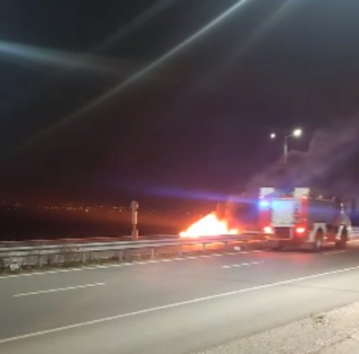Кола изгоря като факла на Асеновградско шосе